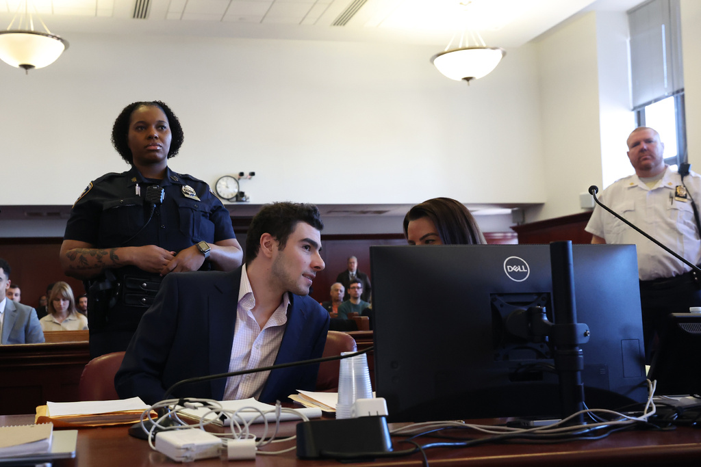 Luigi Mangione appears in Manhattan Criminal Court for an evidence hearing, Tuesday, Dec. 9, 2025, in New York. (William Farrington/New York Post via AP, Pool)