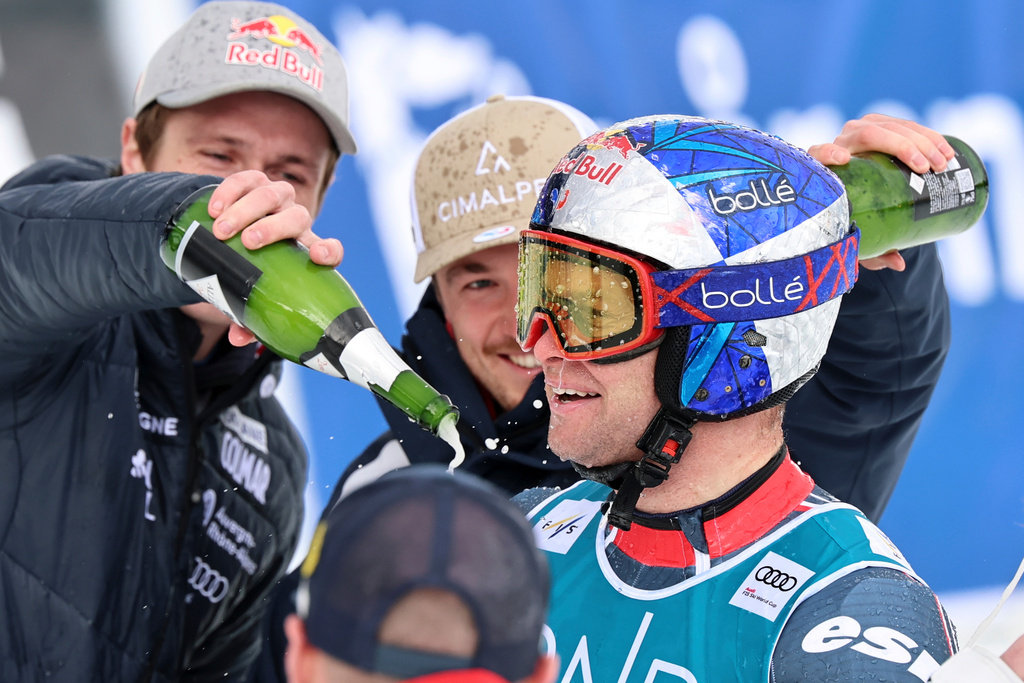 France's Alexis Pinturault is sprayed with sparkling wine to celebrate his retirement, at the finish area of an alpine ski, men's giant slalom race, at the Lillehammer World Cup Finals, in Hafjell, Norway, Tuesday, March 24, 2026. (AP Photo/Marco Trovati)