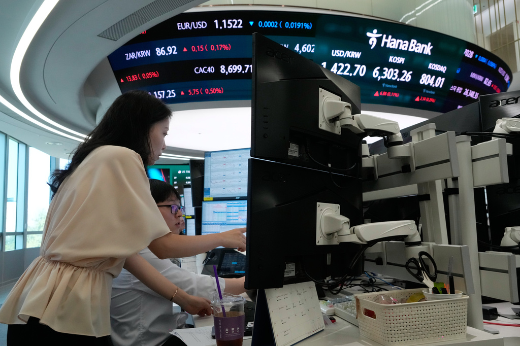 Currency traders watch monitors at the foreign exchange dealing room of the Hana Bank headquarters in Seoul, South Korea, Friday, Aug. 7, 2026. (AP Photo/Ahn Young-joon)