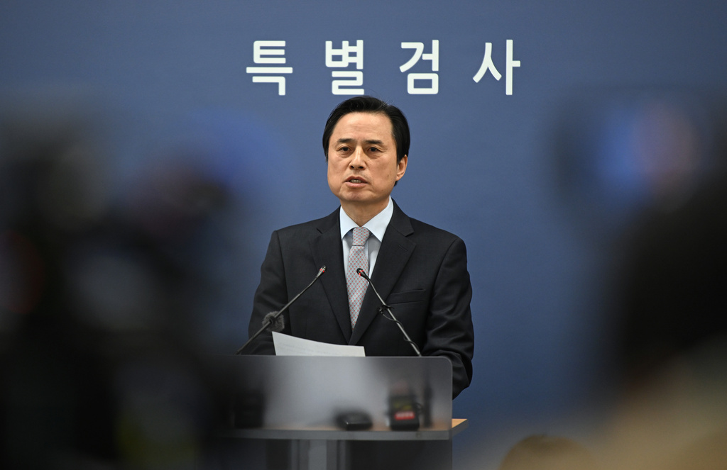 South Korean independent counsel Cho Eun-seok speaks as he announces the results of its investigation into insurrection charges related to former President Yoon Suk Yeol at the Seoul High Prosecutors' Office in Seoul Monday, Dec. 15, 2025. (Jung Yeon-je/Pool Photo via AP)