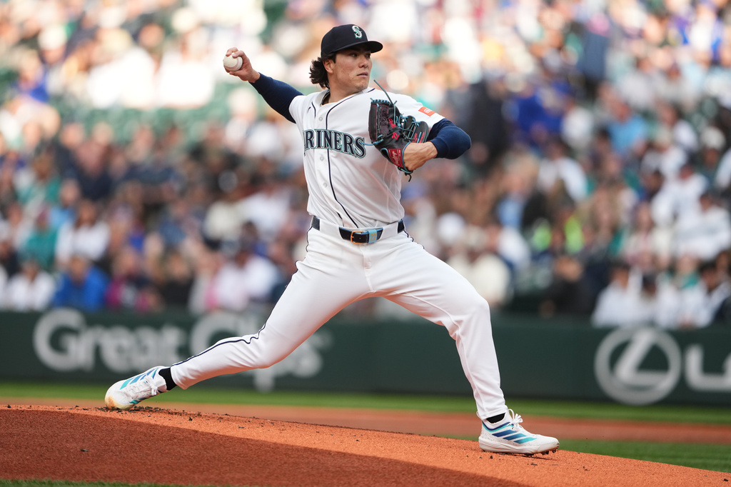 Seattle Mariners starting pitcher Bryan Woo throws against the Chicago White Sox during the first inning of a baseball game, Monday, May 18, 2026, in Seattle. (AP Photo/Lindsey Wasson)