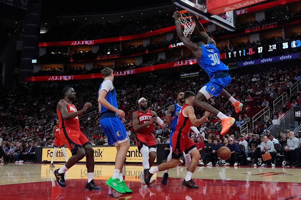 Dallas Mavericks center Moussa Cisse (30) dunks during the first half of an NBA basketball game against the Houston Rockets in Houston, Monday, Nov. 3, 2025. (AP Photo/Ashley Landis)