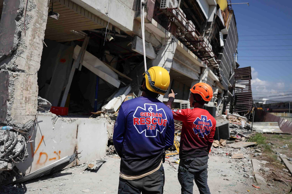 Rescuers inspect a damaged building following an earthquake in General Santos, Philippines Tuesday, June 9, 2026. (AP Photo/Basilio Sepe)