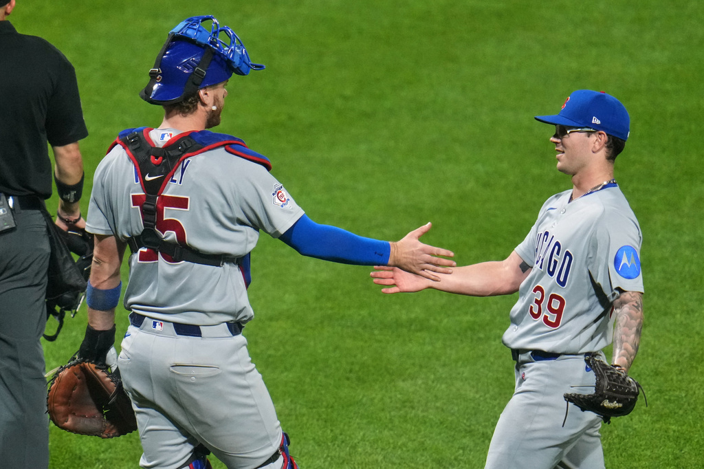 Chicago Cubs pitcher Ethan Roberts (39) celebrates with catcher Carson Kelly after getting the final out of a baseball game against the Pittsburgh Pirates in Pittsburgh, Wednesday, May 27, 2026. (AP Photo/Gene J. Puskar)
