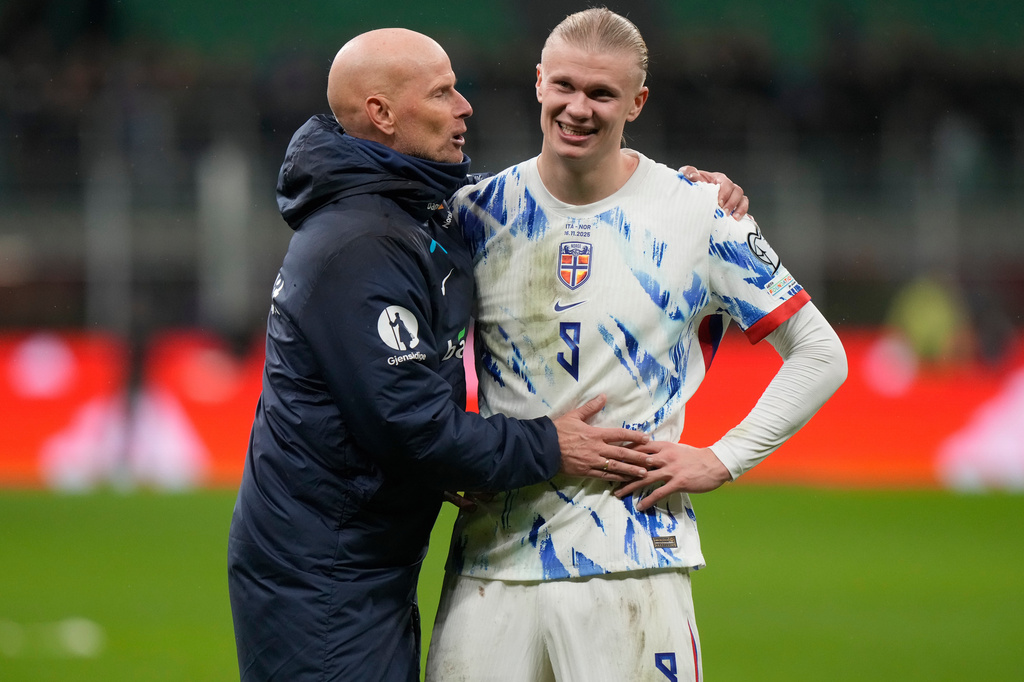 FILE - Norway's Erling Haaland, right, and head coach Stale Solbakken celebrate after the 2026 World Cup Group I qualifier soccer match between Italy and Norway in Milan, Italy, Sunday, Nov. 16, 2025. (AP Photo/Luca Bruno, File)