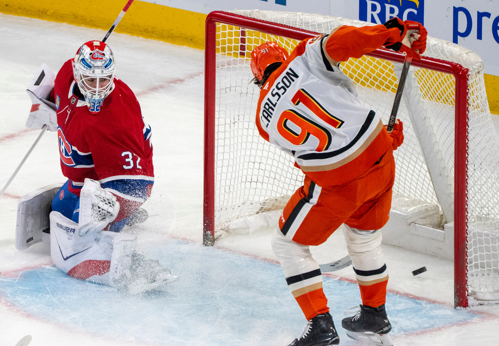 Anaheim Ducks' Leo Carlsson (91) scores against Montreal Canadiens goaltender Jacob Fowler, left, during first-period NHL hockey game action in Montreal, Sunday, March 15, 2026. (Christinne Muschi/The Canadian Press via AP)