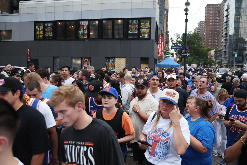 Fans wait to pass police on Eighth Avenue outside of Madison Square Garden ahead of Game 4 of the NBA Finals between the New York Knicks and San Antonio Spurs, Wednesday, June 10, 2026, in New York. (AP Photo/Heather Khalifa)