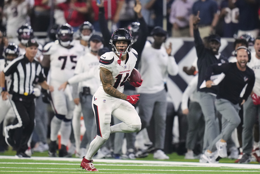 Houston Texans wide receiver Jaylin Noel (14) returns a punt in the second half of an NFL football game against the Tampa Bay Buccaneers Monday, Sept. 15, 2025, in Houston, Texas. (AP Photo/Eric Gay)