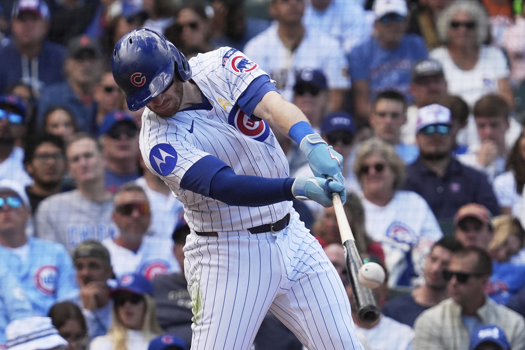 Chicago Cubs' Ian Happ hits a single during the third inning of a baseball game against the Washington Nationals in Chicago, Sunday, Sept. 7, 2025. (AP Photo/Nam Y. Huh)