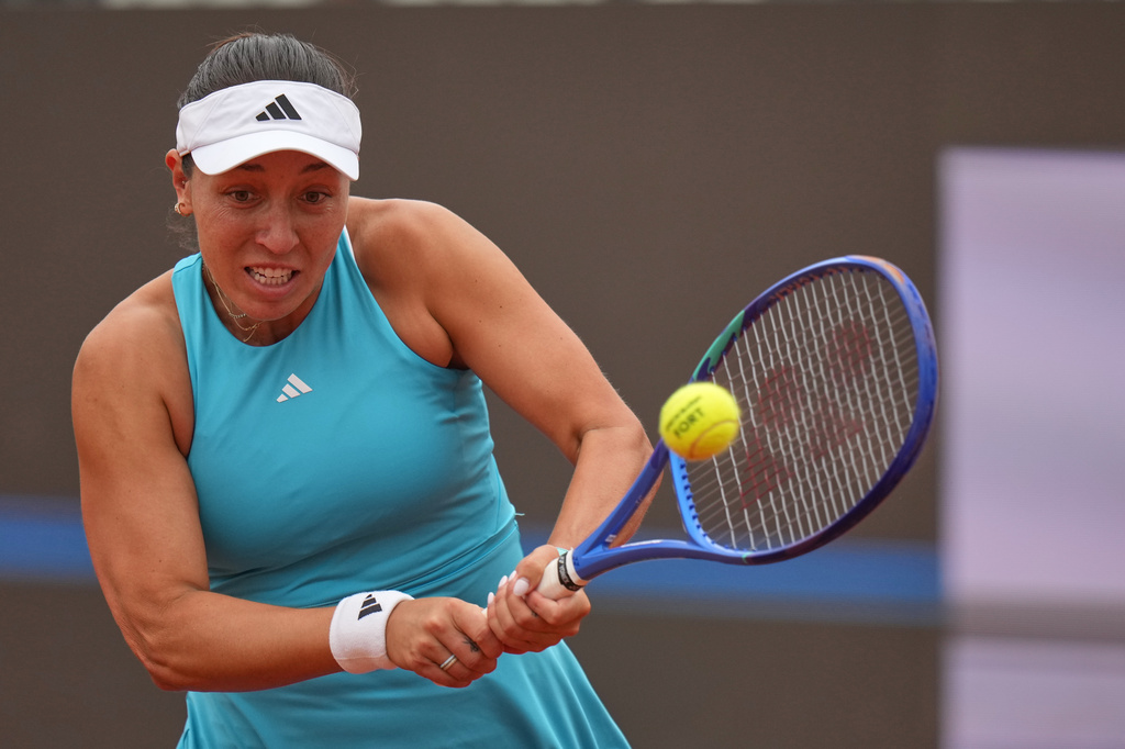 United States' Jessica Pegula returns the ball to Switzerland's Rebeka Masarova, during their match at the Italian Open tennis tournament in Rome, Sunday, May 10, 2026. (AP Photo/Andrew Medichini)