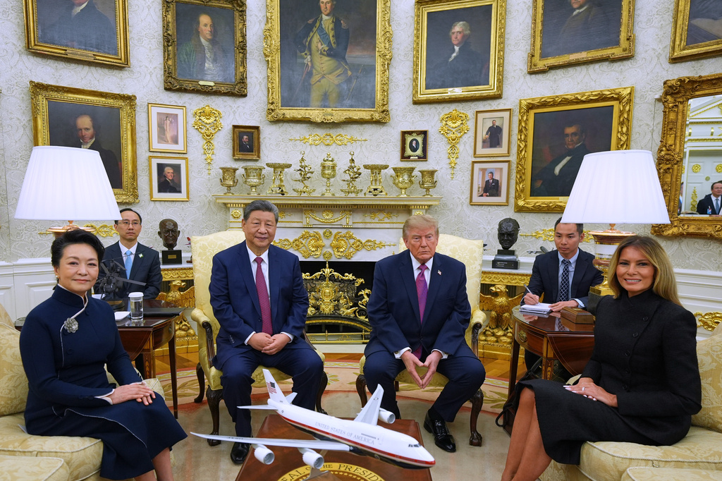President Donald Trump, first lady Melania Trump, China's President Xi Jinping and his wife Peng Liyuan pose for a photo before a meeting in the Oval Office of the White House, Thursday, Sept. 24, 2026, in Washington. (AP Photo/Jacquelyn Martin)