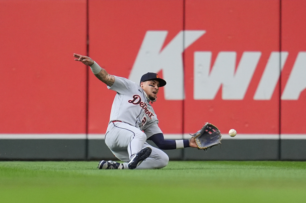 Detroit Tigers right fielder Javier Baez tries to catch a triple hit by Minnesota Twins' Ryan Jeffers during the first inning of a baseball game Tuesday, Sept. 1, 2026, in Minneapolis. (AP Photo/Abbie Parr)