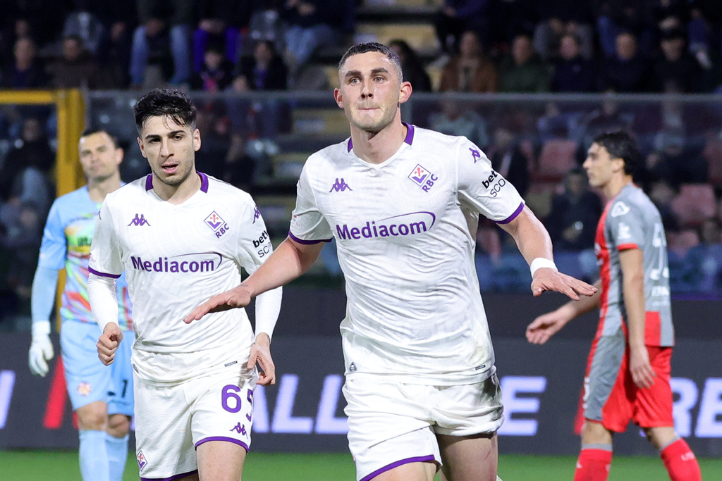 Fiorentina's Roberto Piccoli celebrates scoring during the Serie A soccer match between Cremonese and Fiorentina in Cremona, Italy, Monday March 16, 2026. (Alberto Mariani/Lapresse via AP)