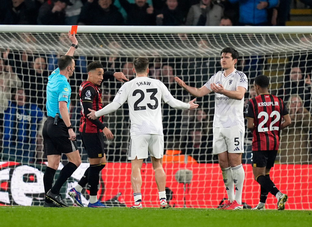 Manchester United's Harry Maguire (5) is sent off during a Premier League soccer match against AFC Bournemouth, Friday, March 20, 2026, in Bournemouth, England. (Andrew Matthews/PA via AP)