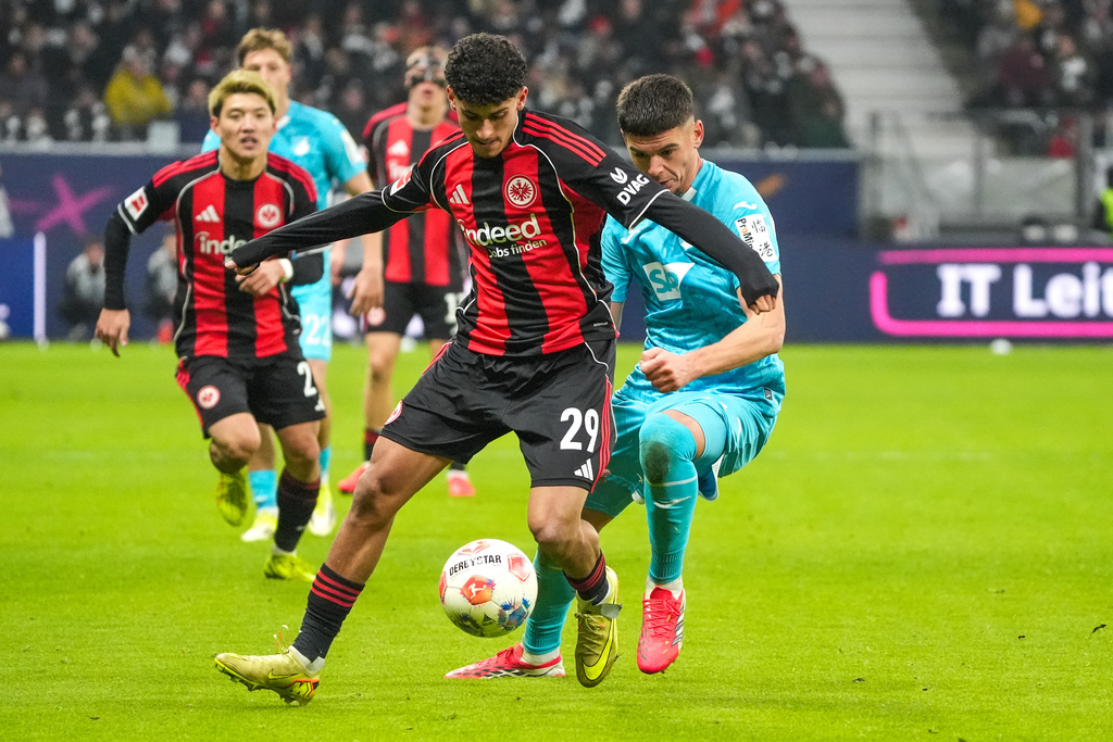 Frankfurt's Ayoube Amaimouni-Echghouyab, front, in a duel with Hoffenheim's Albian Hajdari during the German Bundesliga soccer match between Eintracht Frankfurt and Hoffenheim in Frankfurt, Saturday, Jan. 24, 2026. (Marc Schüler/dpa via AP)