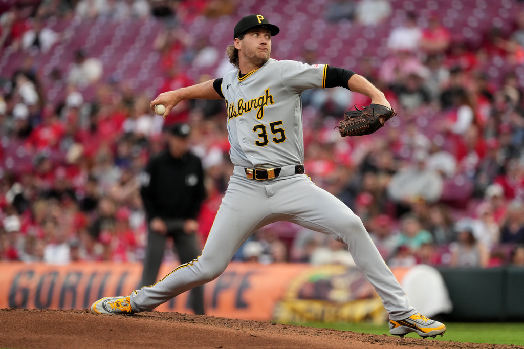 Pittsburgh Pirates pitcher Braxton Ashcraft delivers a pitch during the third inning of a baseball game against the Cincinnati Reds, Monday, March 30, 2026, in Cincinnati. (AP Photo/Kareem Elgazzar)