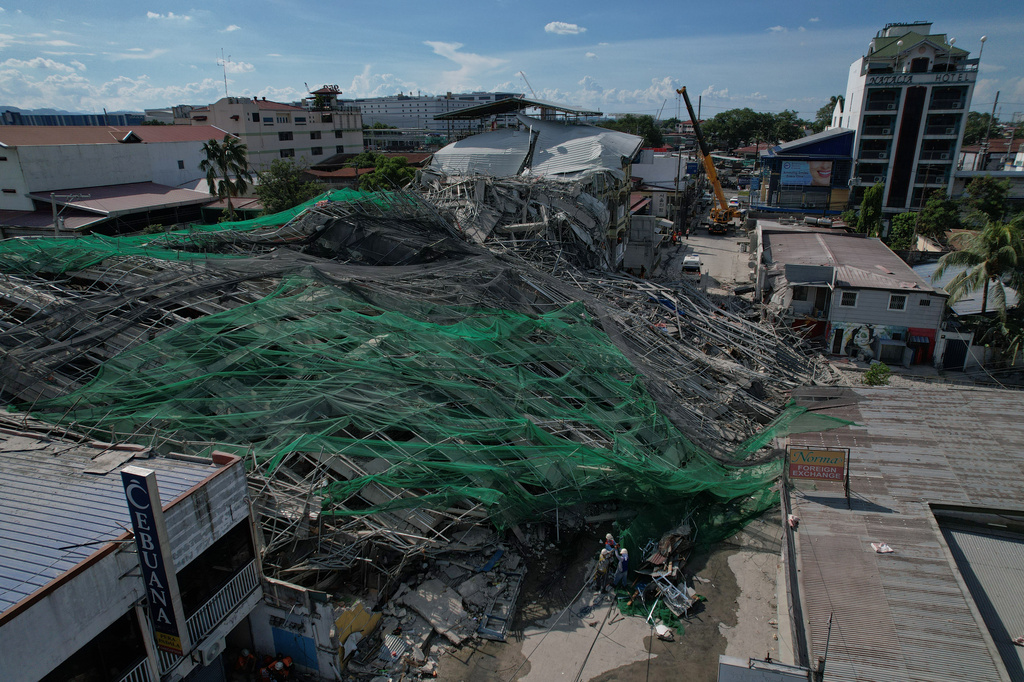 A collapsed building where multiple people are believed to be trapped in Angeles city in Pampanga province, north of Manila, Philippines Sunday, May 24, 2026. (AP Photo/Aaron Favila)