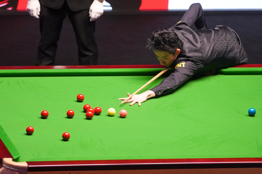 China's Wu Yize concentrates during his match against England's Shaun Murphy at the World Snooker Championship in Sheffield, England, Monday, May 4, 2026.(AP Photo/Ian Hodgson)