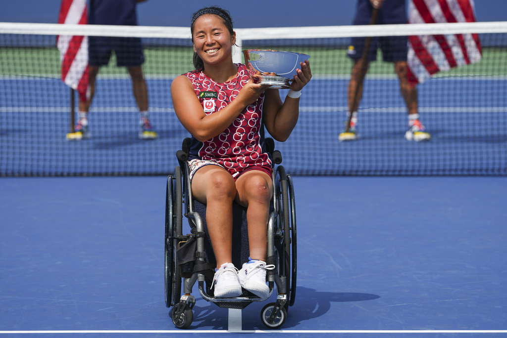 Yui Kamiji, of Japan, holds up the championship trophy after defeating Li Xiaohui, of China, in the wheelchair women's singles final of the U.S. Open tennis championships, Saturday, Sept. 6, 2025, in New York. (AP Photo/Kirsty Wigglesworth)