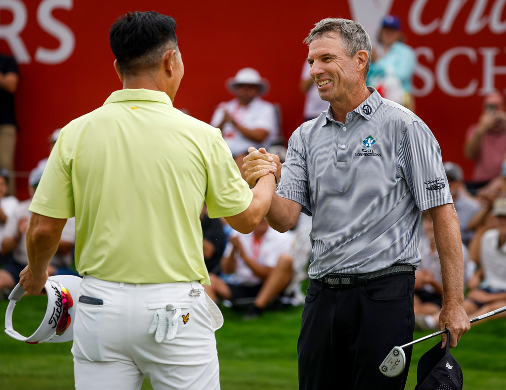New Zealand's Stephen Alker, right, is congratulated by Korea's Y. E. Yang after winning the PGA Tour Champions golf event in Calgary, Alberta, Sunday, Aug. 23, 2026. (Jeff McIntosh/The Canadian Press via AP)