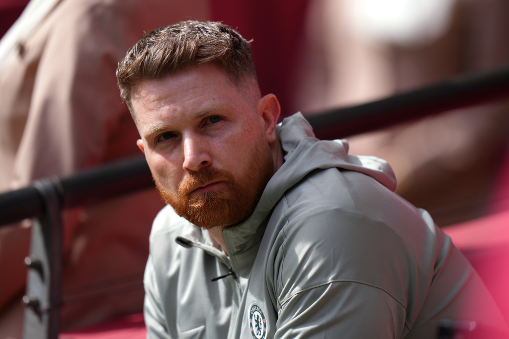 Chelsea's interim manager Calum McFarlane sits on the bench during the FA Cup semifinal soccer match between Chelsea and Leeds in London, England, Sunday, April 26, 2026. (AP Photo/Alastair Grant)
