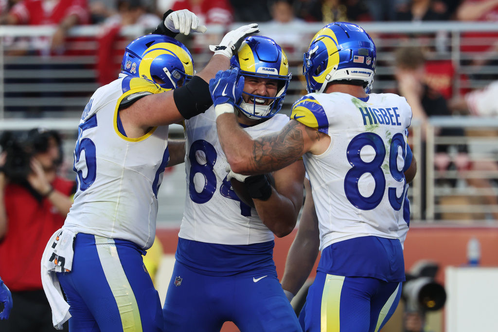 Los Angeles Rams tight end Colby Parkinson, middle, is congratulated by center Coleman Shelton, left, and tight end Tyler Higbee (89) after scoring against the San Francisco 49ers during the second half of an NFL football game in Santa Clara, Calif., Sunday, Nov. 9, 2025. (AP Photo/Jed Jacobsohn)