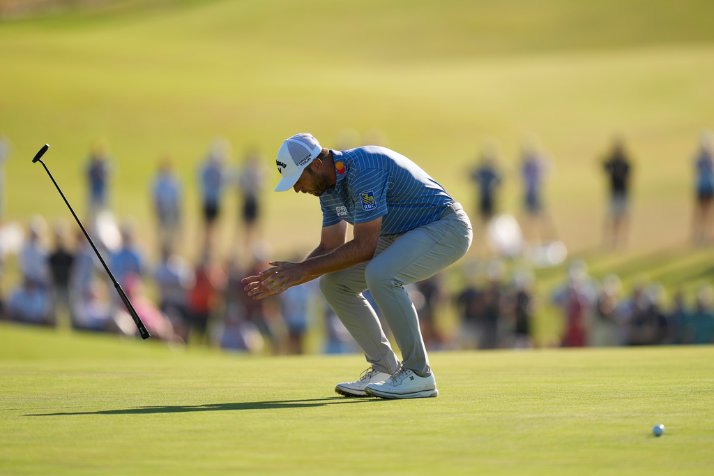 Sam Burns celebrates after a birdie on the 16th hole during the final round of the U.S. Open golf tournament at Shinnecock Hills Golf Club in Southampton, N.Y., Sunday, June 21, 2026. (AP Photo/David J. Phillip)