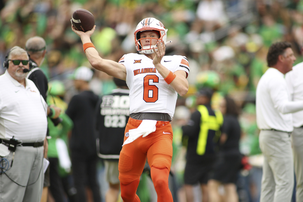 Oklahoma State quarterback Zane Flores (6) warms up before during the first half of an NCAA college football game against Oregon, Saturday, Sept. 6, 2025, in Eugene, Ore. (AP Photo/Lydia Ely)