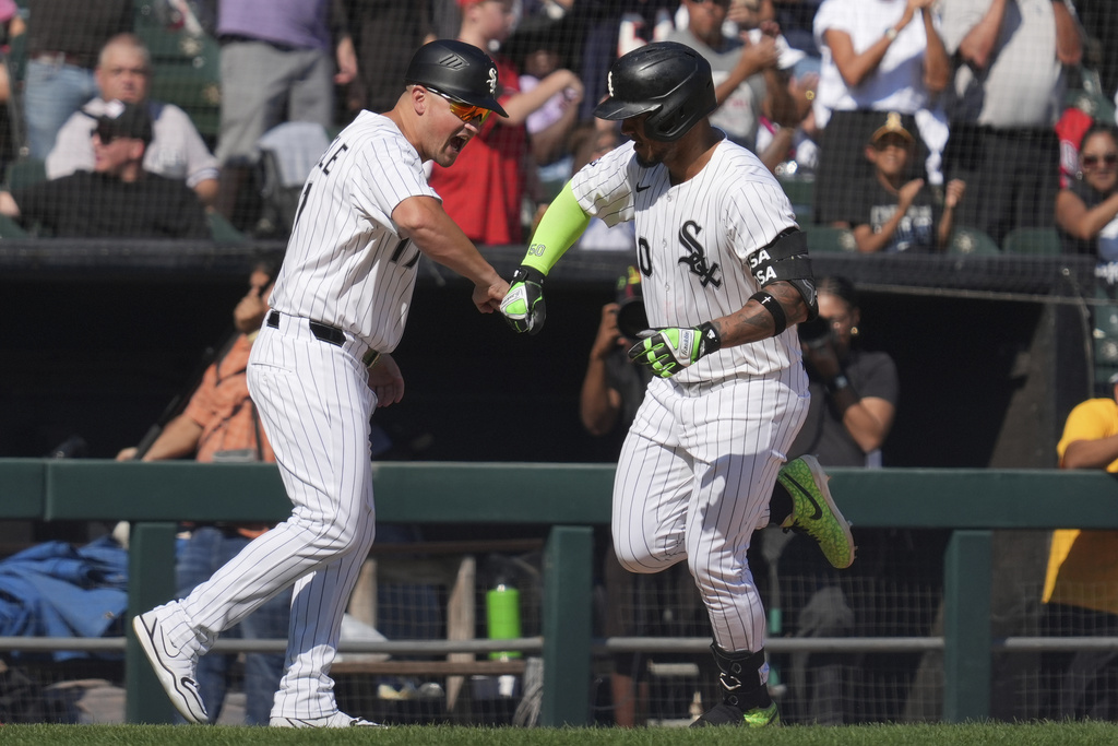 Chicago White Sox's Lenyn Sosa, right, celebrates with third base coach Justin Jirschele, left, after hitting a solo home run during the eighth inning of a baseball game against the New York Yankees in Chicago, Sunday, Aug. 31, 2025. (AP Photo/Nam Y. Huh)