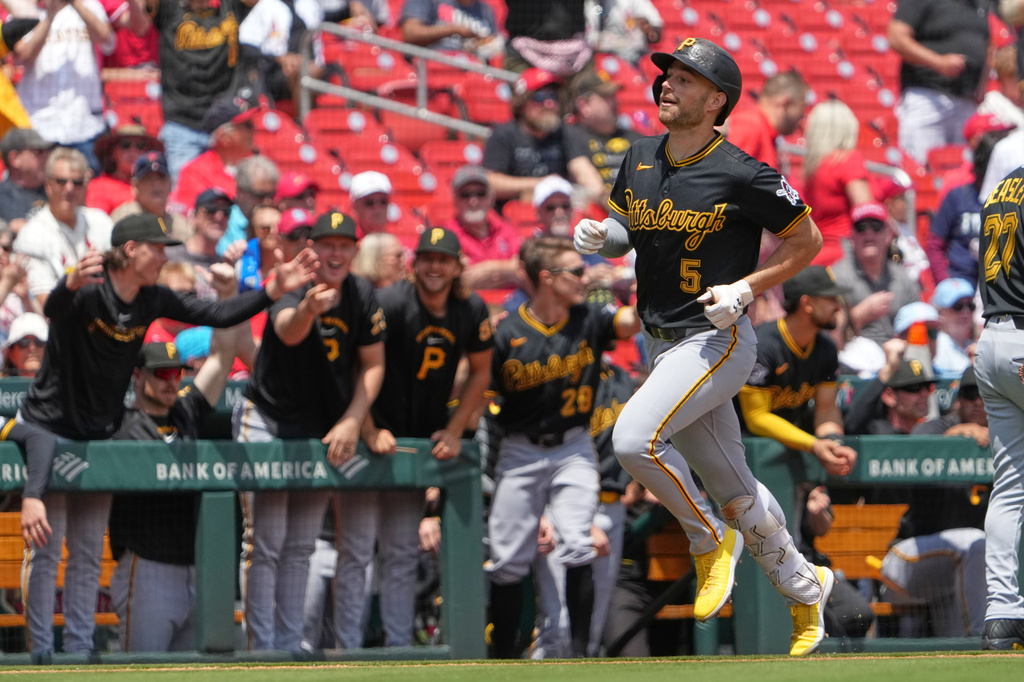 Pittsburgh Pirates' Brandon Lowe (5) rounds the bases after hitting a solo home run during the first inning of a baseball game against St. Louis Cardinals Thursday, May 21, 2026, in St. Louis. (AP Photo/Jeff Roberson)
