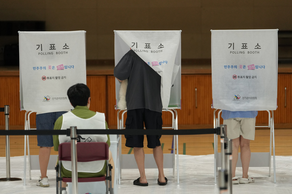 Voters cast their votes for the nationwide simultaneous local elections at a polling station in Seoul, South Korea, Wednesday, June 3, 2026. (AP Photo/Lee Jin-man)
