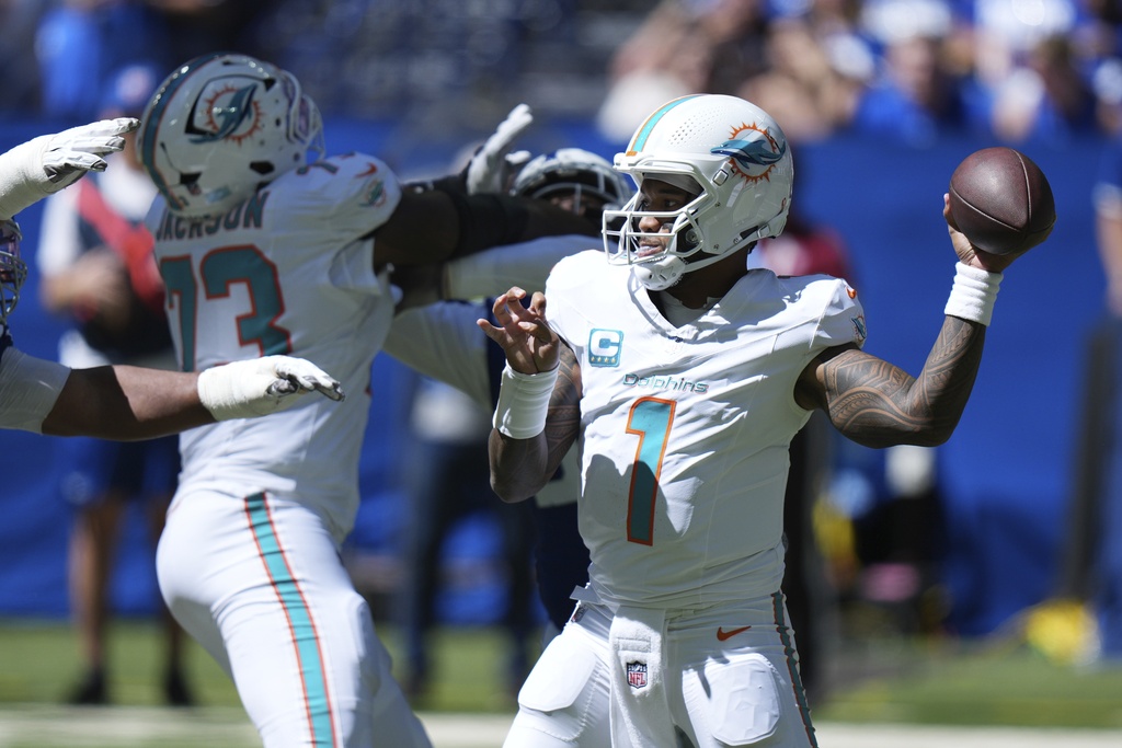 Miami Dolphins quarterback Tua Tagovailoa (1) looks to pass during the first half of an NFL football game against the Indianapolis Colts on Sunday, Sept. 7, 2025, in Indianapolis. (AP Photo/AJ Mast)