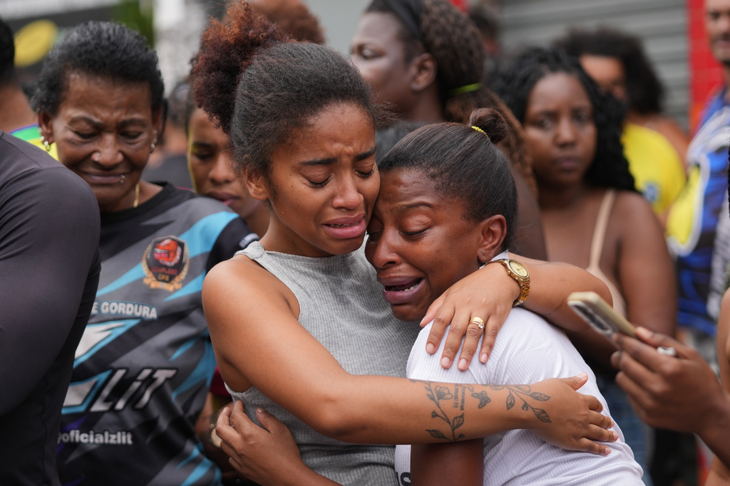 Residents crie beside the bodies of people killed the day before during a police raid targeting the Comando Vermelho gang in the Complexo da Penha favela of Rio de Janeiro, Brazil, Wednesday, Oct. 29, 2025. (AP Photo/Silvia Izquierdo)
