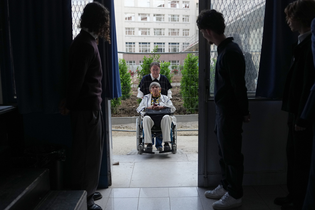 Ginette Kolinka, a 101-year-old survivor of Auschwitz, arrives to meet pupils in a Paris-region high school in Saint-Maur-des-Fosses, outside Paris, France, March 21, 2026. (AP Photo/Thibault Camus)