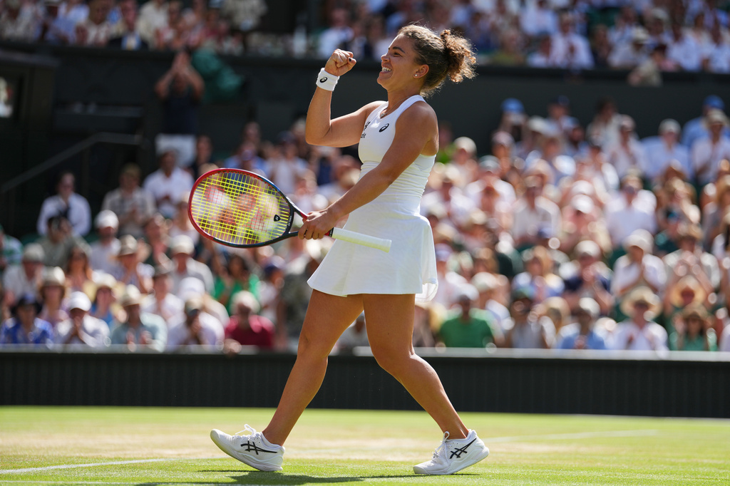 Jasmine Paolini of Italy celebrates winning the women's singles fourth round match against Alexandra Eala of the Philippines at the Wimbledon Tennis Championships in London, Monday, July 6, 2026.(AP Photo/Kirsty Wigglesworth)
