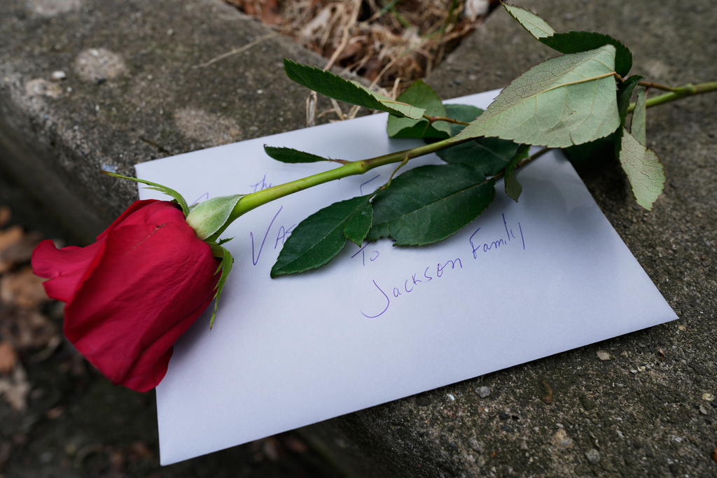 A flower is left with a note at the home of Jesse Jackson in Chicago, Tuesday, Feb. 17, 2026. (AP Photo/Nam Y. Huh)