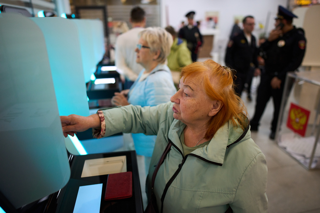 A voter uses an electronic voting system in the parliamentary election in Moscow, Russia, Saturday, Sept. 19, 2026. (AP Photo/Alexander Zemlianichenko)