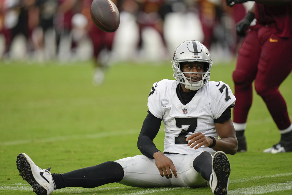 Las Vegas Raiders quarterback Geno Smith (7) reacts after being sacked during the second half of NFL football game against the Washington Commanders, Sunday, Sept. 21, 2025, in Landover, Md. (AP Photo/Stephanie Scarbrough)