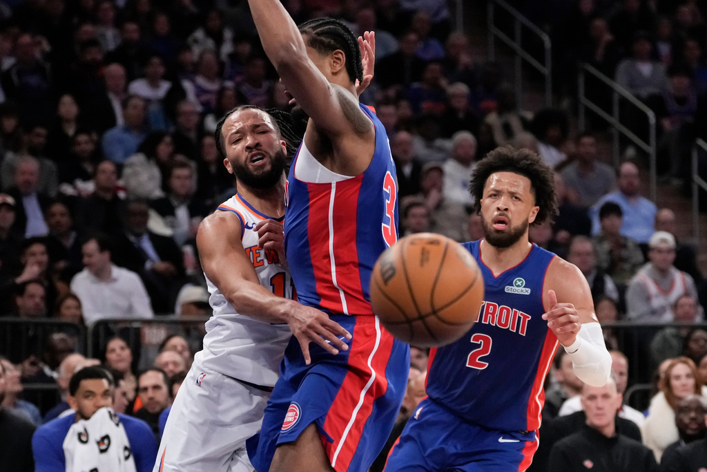 New York Knicks guard Jalen Brunson (11) passes during the first half of an NBA basketball game against the Detroit Pistons, Thursday, Feb. 19, 2026, in New York. (AP Photo/Yuki Iwamura)