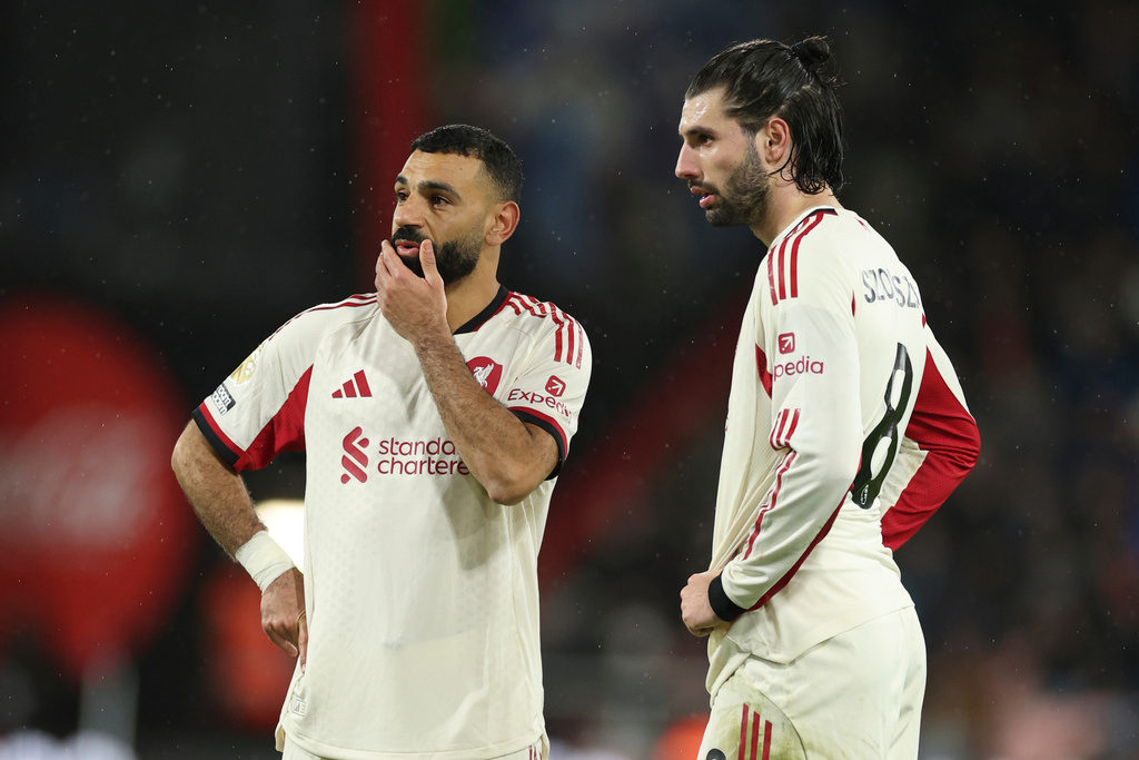 Liverpool's Mohamed Salah, left and teammate Dominik Szoboszlai talks before a direct free kick from which Liverpool's Dominik Szoboszlai scores his sides second goal during the English Premier League soccer match between Bournemouth and Liverpool in Bournemouth, England, Saturday, Jan. 24, 2026. (AP Photo/Ian Walton)