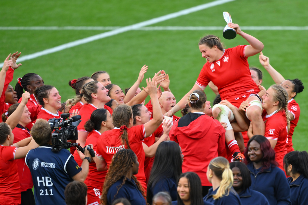 Canada's Sophie de Goede celebrates being named player of the tournament after the Women's Rugby World Cup final match between England and Canada at the Allianz Stadium, Twickenham in London, Saturday, Sept. 27, 2025.(AP Photo/Anthony Upton)