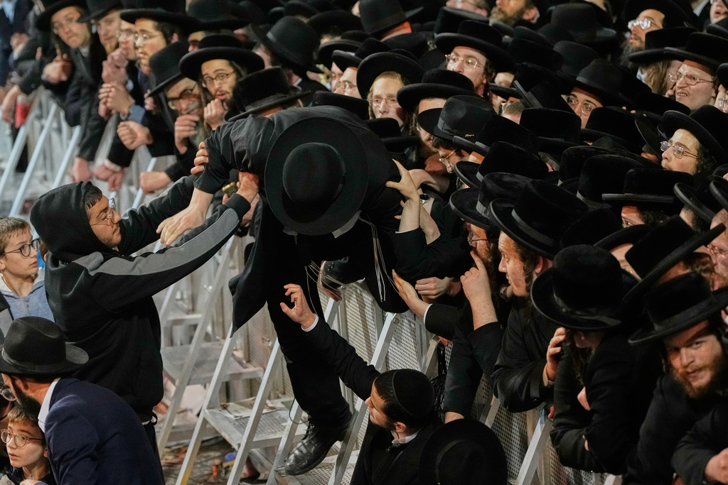 Ultra-Orthodox Jewish men protest against army recruitment in Jerusalem, Tuesday, Jan. 6, 2026. (AP Photo/Ohad Zwigenberg)