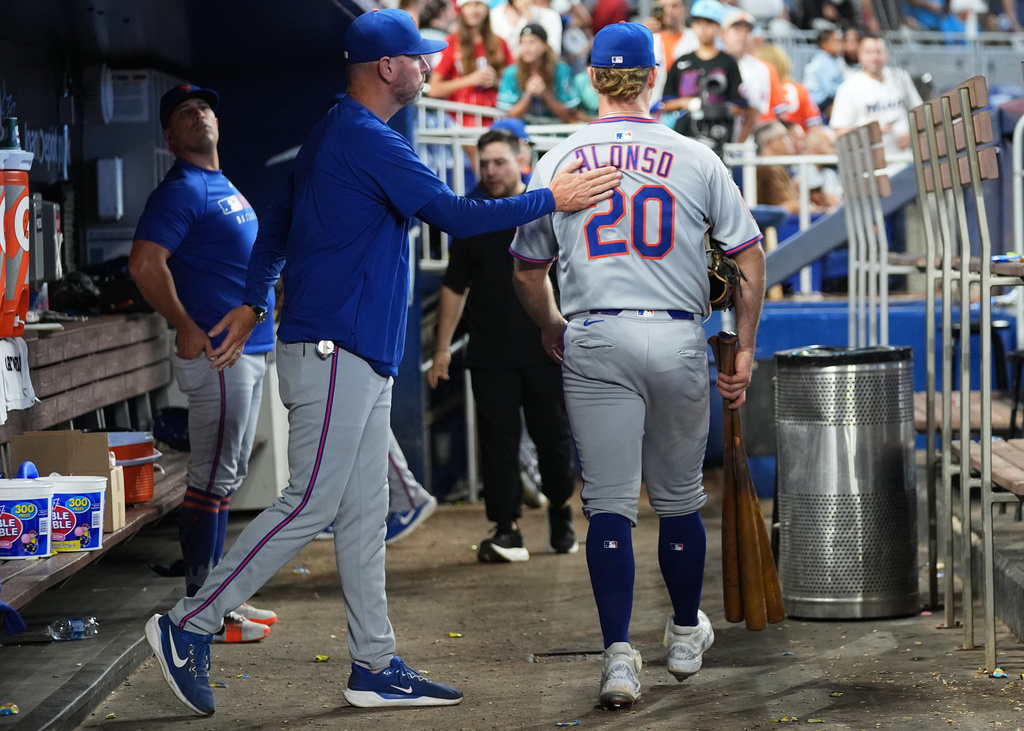 New York Mets' Pete Alonso (20) walks through the dugout after the Mets lost to the Miami Marlins in a baseball game, Sunday, Sept. 28, 2025, in Miami. (AP Photo/Lynne Sladky)