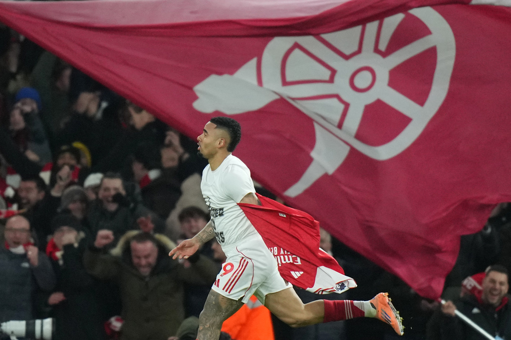 Arsenal's Gabriel Jesus celebrates after scoring his side's fourth goal during the English Premier League soccer match between Arsenal and Aston Villa in London, Tuesday, Dec. 30, 2025. (AP photo/Alastair Grant)