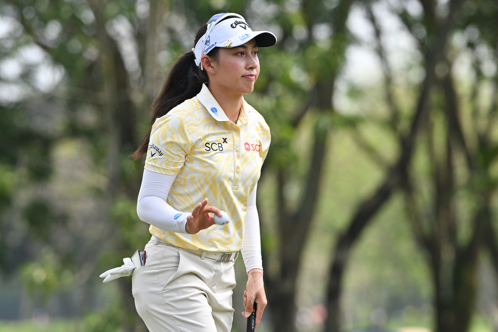 Jeeno Thitikul of Thailand reacts after putting on the 2nd hole during the final round of the LPGA Honda Thailand golf tournament in Pattaya, Thailand, Sunday, Feb. 22, 2026. (AP Photo/Kittinun Rodsupan)