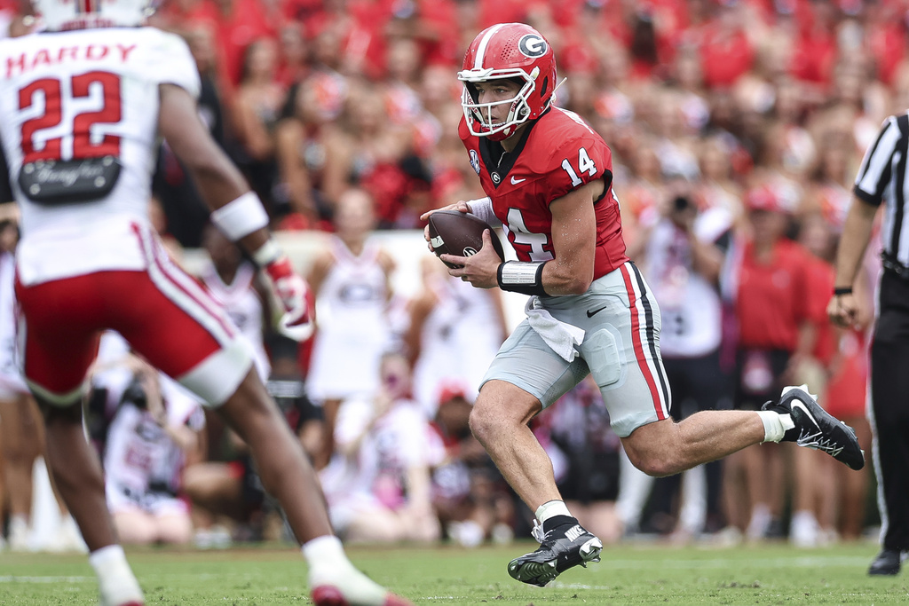 Georgia quarterback Gunner Stockton (14) carries the ball during the first half of an NCAA college football game against Austin Peay, Saturday, Sept. 6, 2025, in Athens, Ga. (AP Photo/Colin Hubbard)