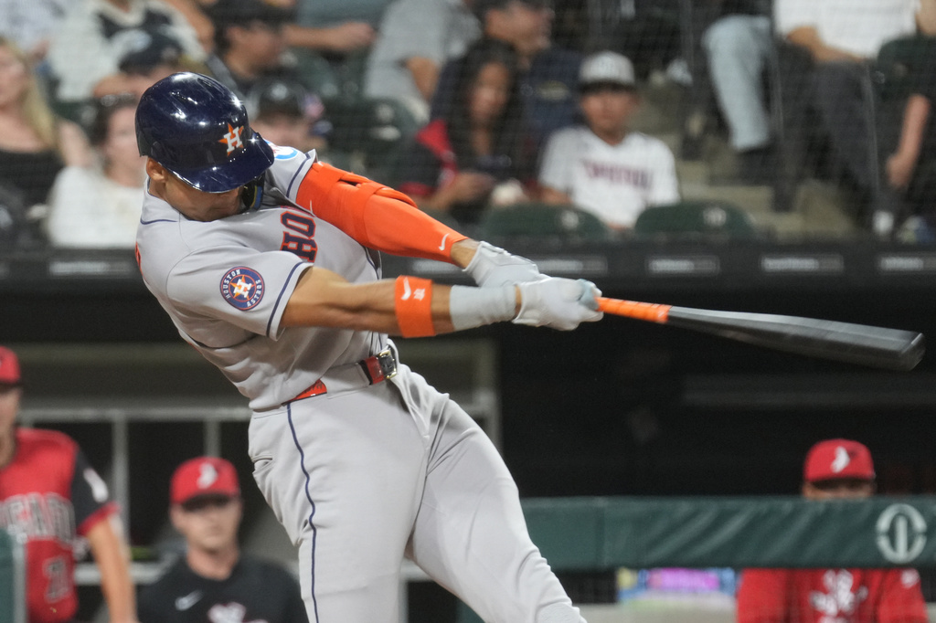 Houston Astros' Cam Smith hits a two-run homer against the Chicago White Sox during the sixth inning of a baseball game Friday, July 24, 2026, in Chicago. (AP Photo/David Banks)