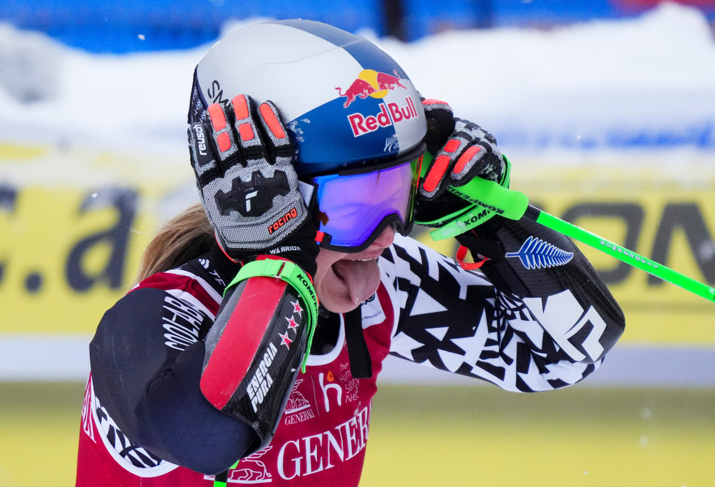 Alice Robinson, of New Zealand, celebrates her first place finish in the women's World Cup giant slalom in Mont Tremblant, Quebec, Saturday, Dec. 6, 2025. (Sean Kilpatrick/The Canadian Press via AP)