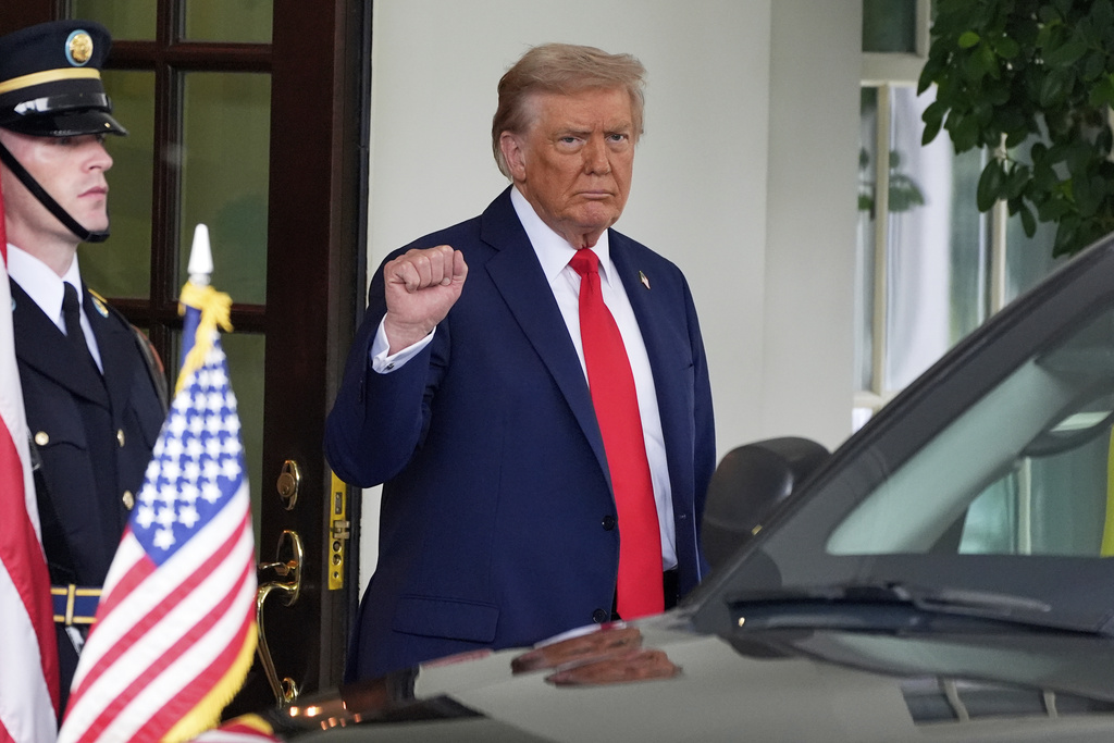 President Donald Trump gestures before greeting Ukraine's President Volodymyr Zelenskyy as he arrives at the White House, Monday, Aug. 18, 2025, in Washington. (AP Photo/Alex Brandon)