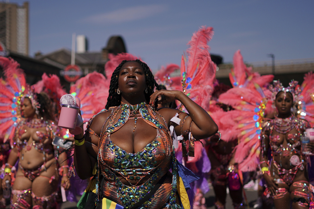 Revellers take part in the parade during the Notting Hill Carnival in London, Monday, Aug. 25, 2025, Europe's biggest street party and one of the largest carnivals in the world.(AP Photo/Alberto Pezzali)